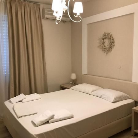 Leonidas Apartments And Suites Mola Kalyva Bagian luar foto