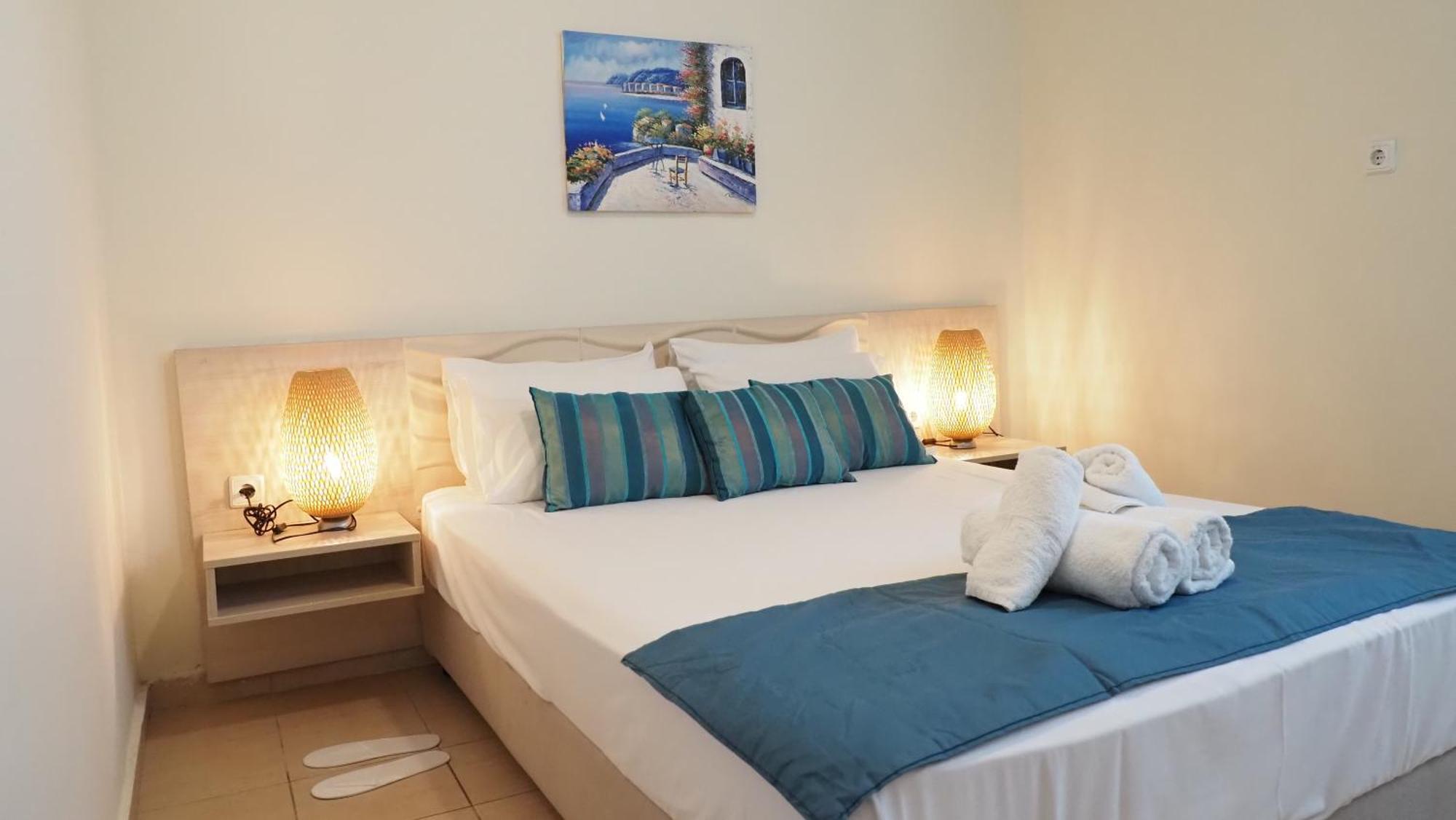 Leonidas Apartments And Suites Mola Kalyva Bagian luar foto