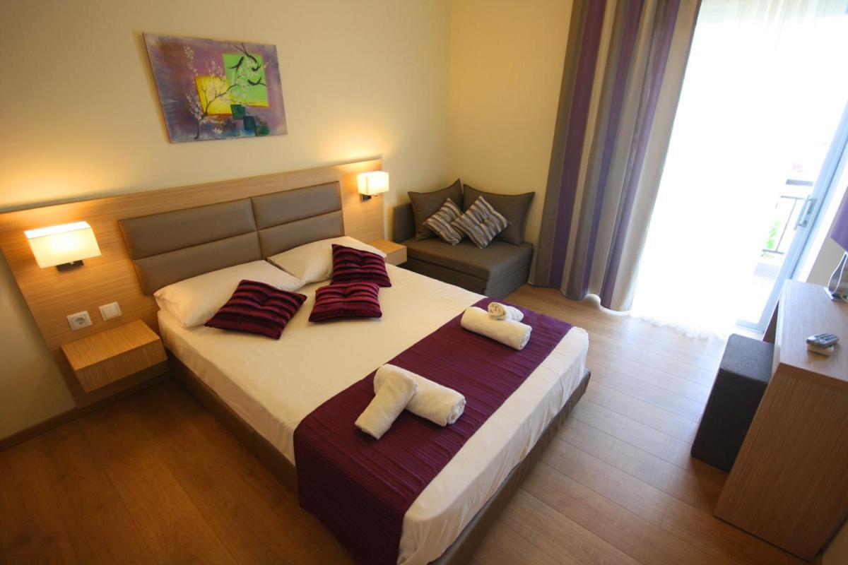 Leonidas Apartments And Suites Mola Kalyva Bagian luar foto