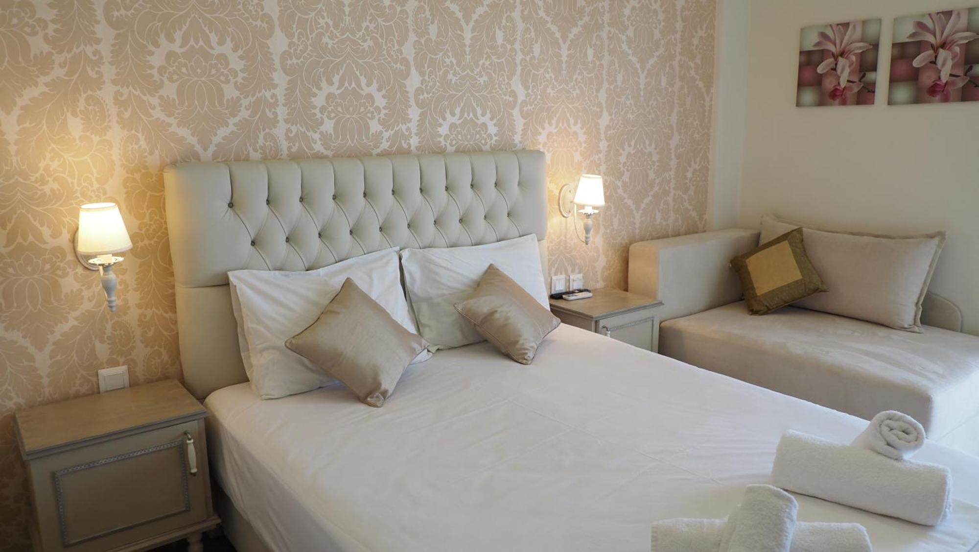 Leonidas Apartments And Suites Mola Kalyva Bagian luar foto