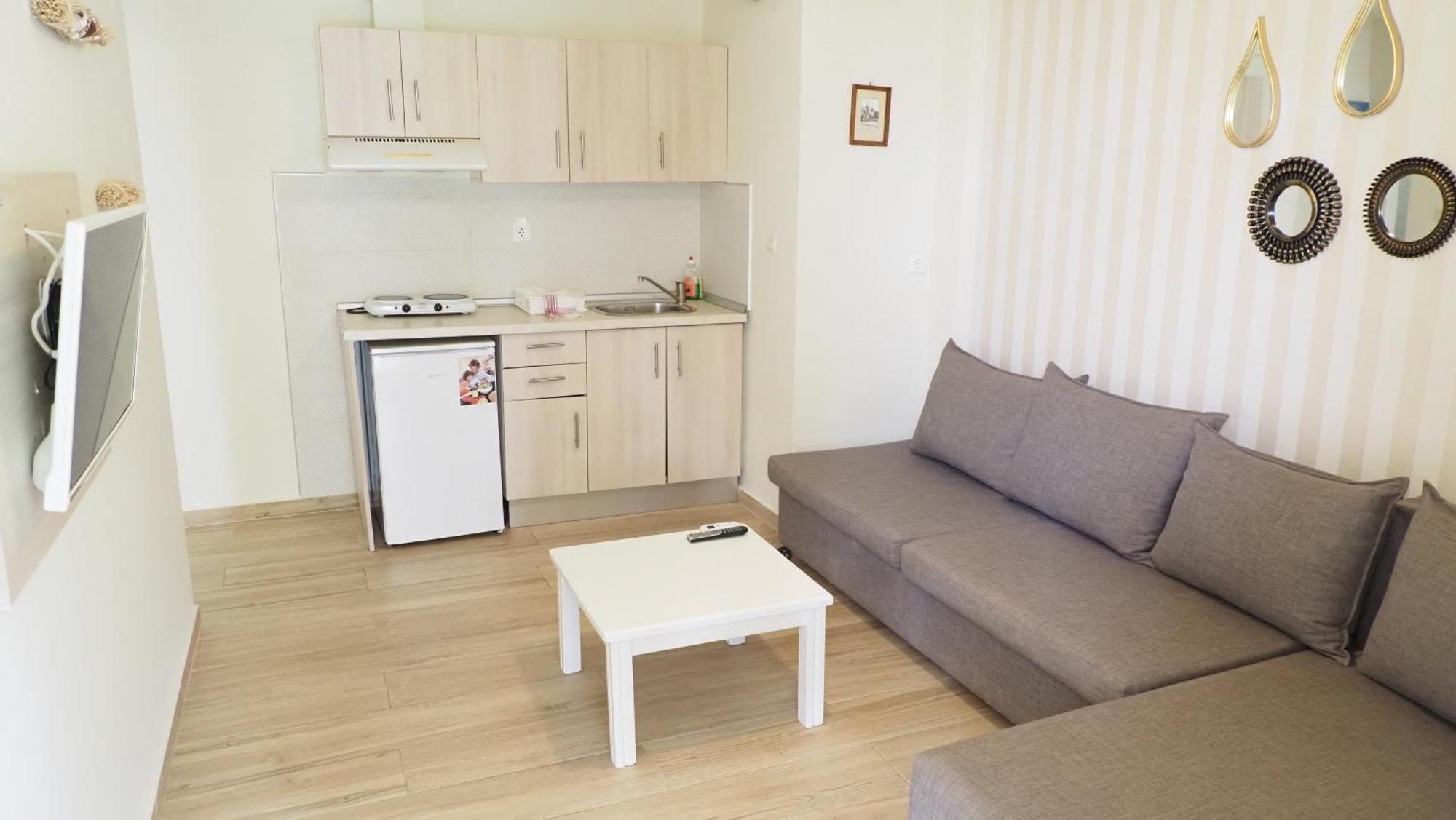 Leonidas Apartments And Suites Mola Kalyva Bagian luar foto