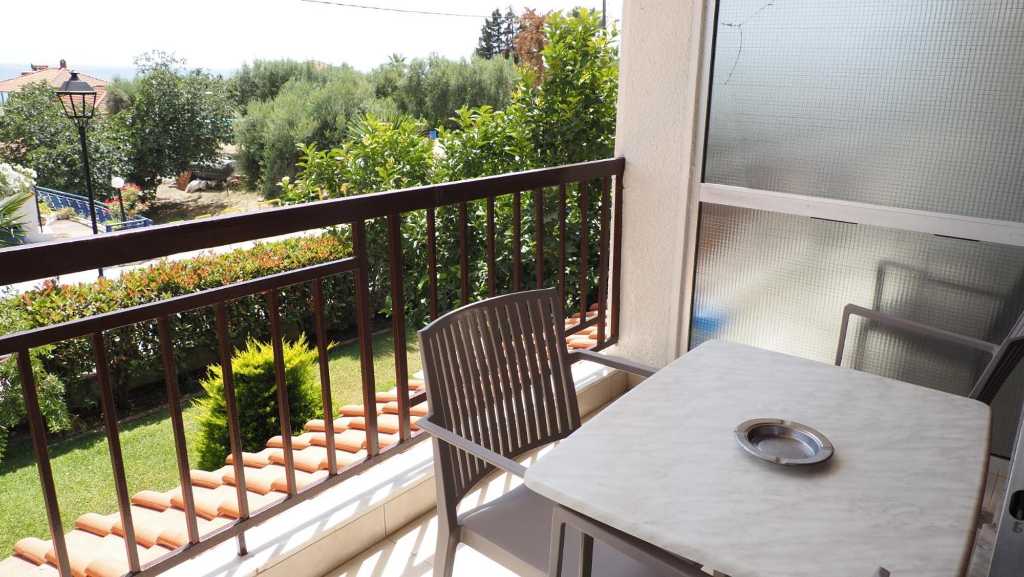 Leonidas Apartments And Suites Mola Kalyva Bagian luar foto