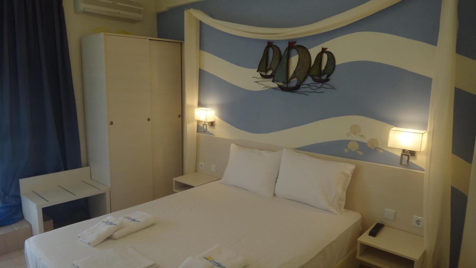 Leonidas Apartments And Suites Mola Kalyva Bagian luar foto