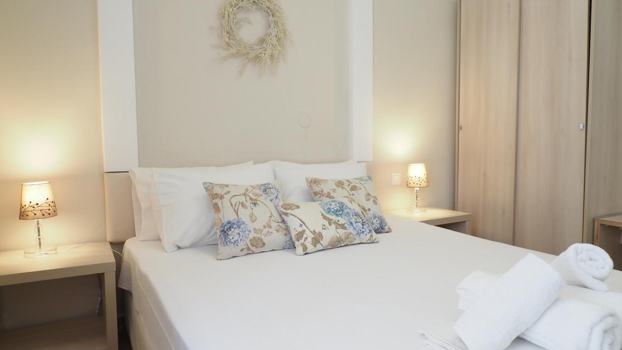 Leonidas Apartments And Suites Mola Kalyva Bagian luar foto
