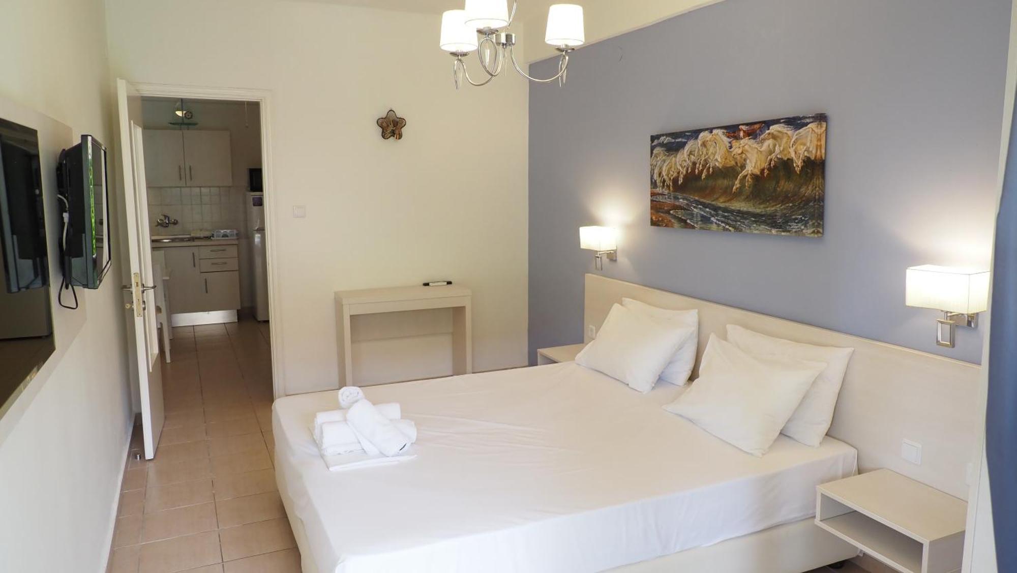 Leonidas Apartments And Suites Mola Kalyva Bagian luar foto