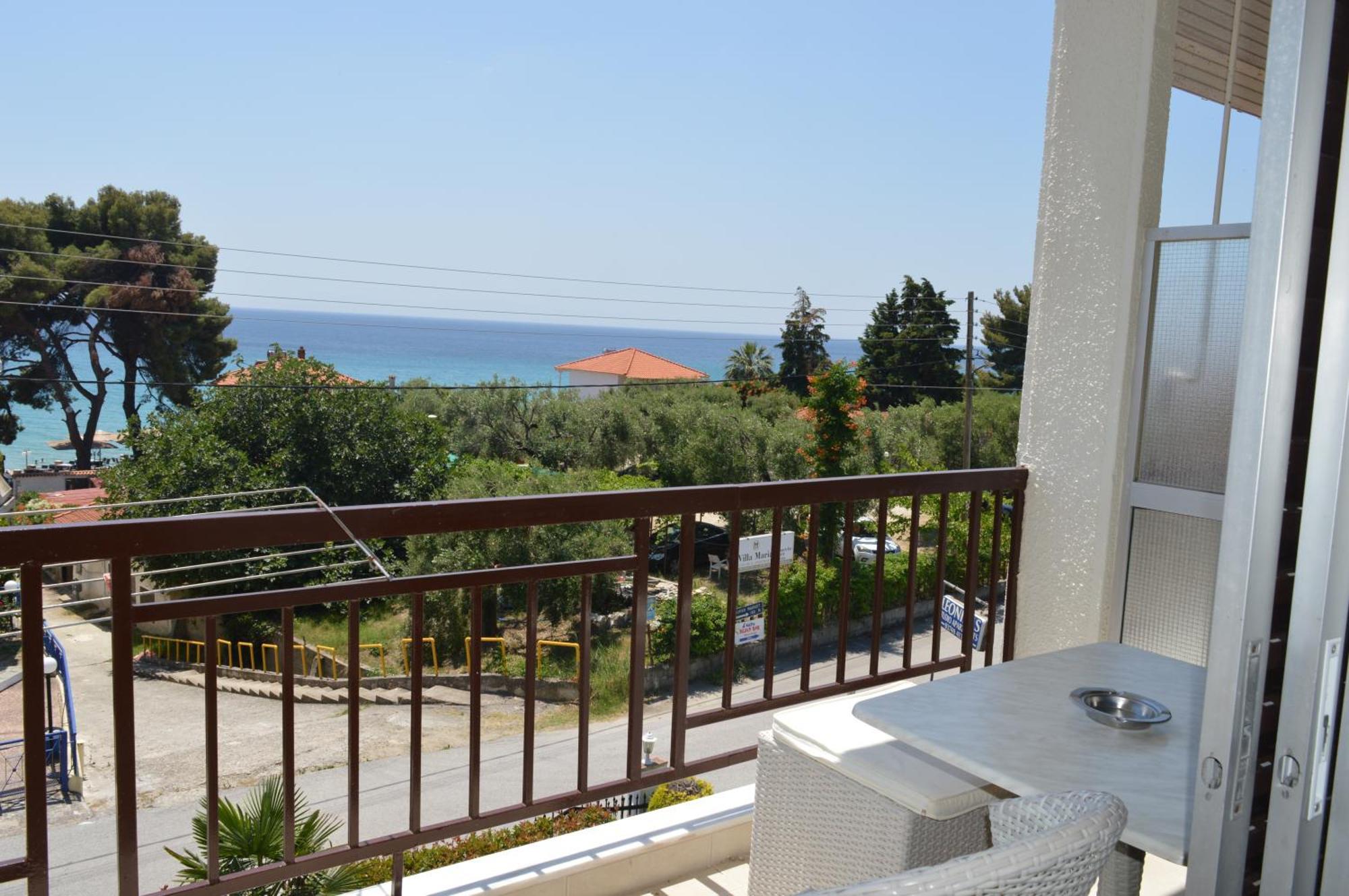 Leonidas Apartments And Suites Mola Kalyva Bagian luar foto
