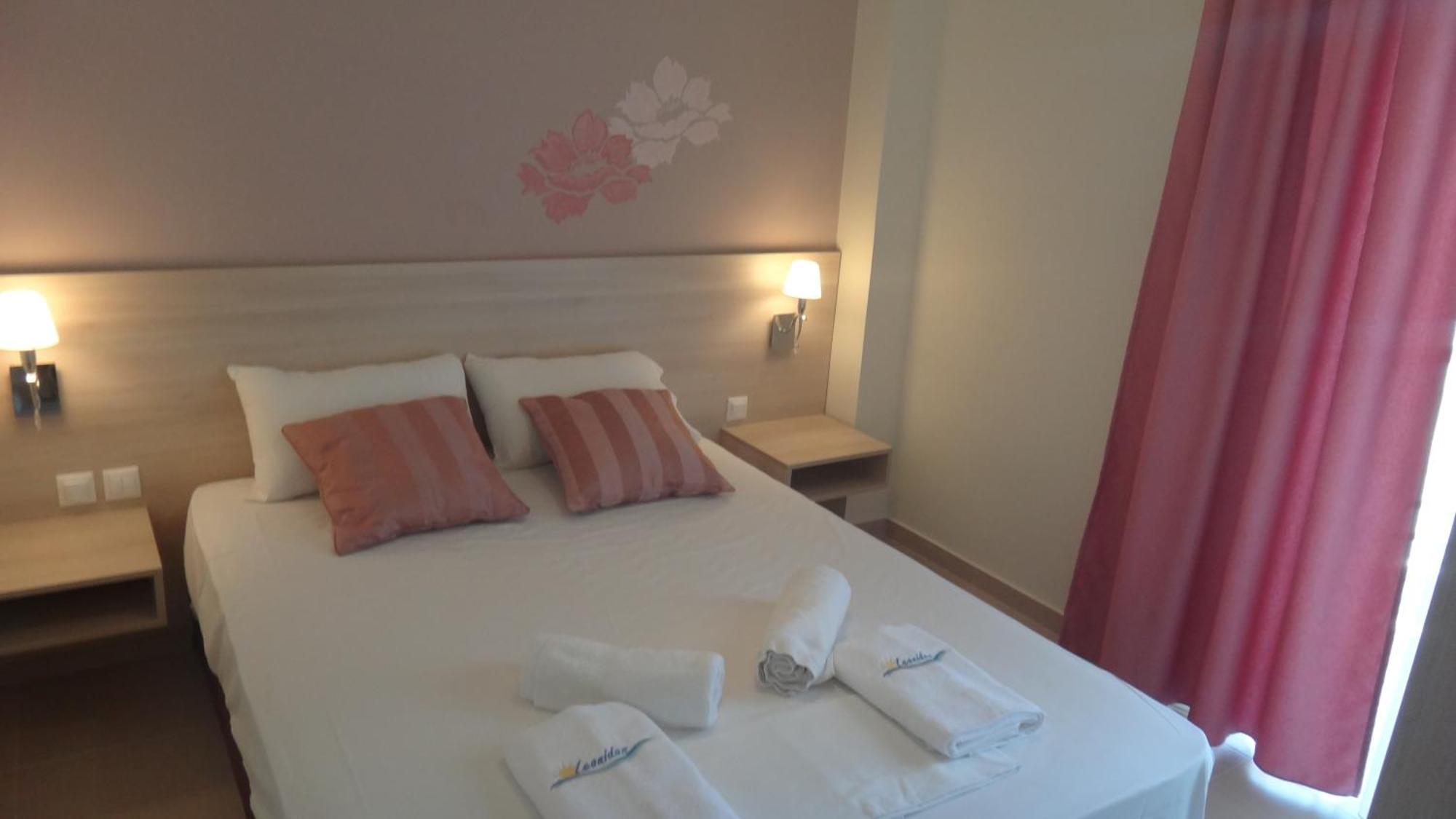 Leonidas Apartments And Suites Mola Kalyva Bagian luar foto
