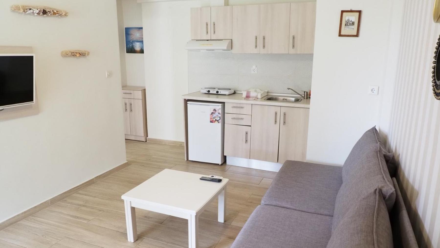 Leonidas Apartments And Suites Mola Kalyva Bagian luar foto