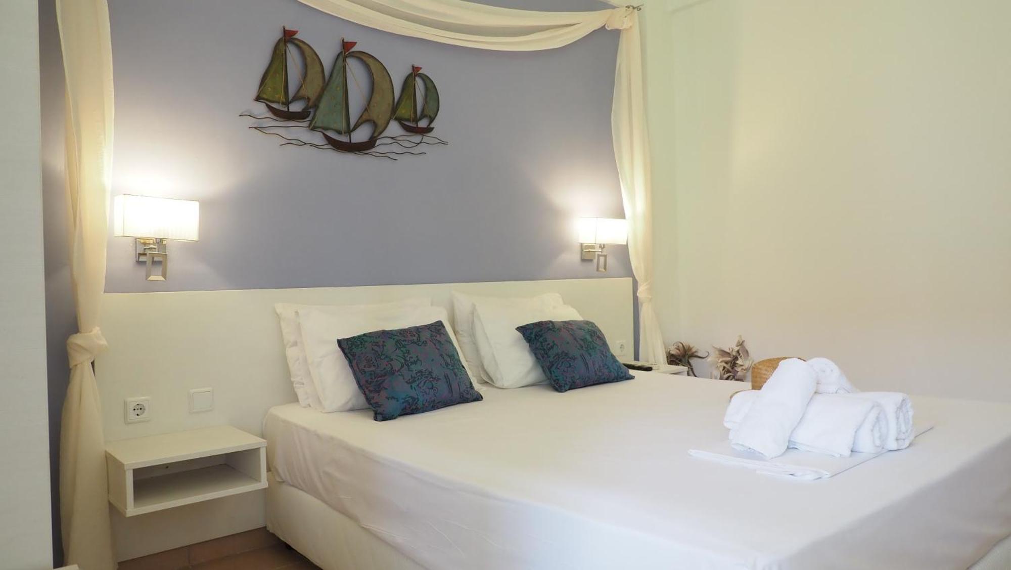Leonidas Apartments And Suites Mola Kalyva Bagian luar foto