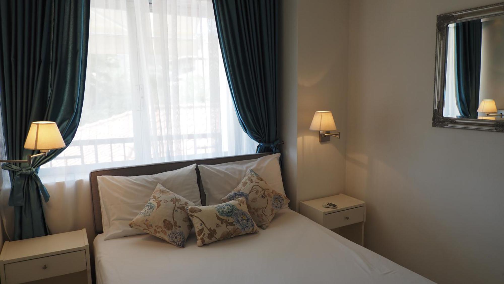 Leonidas Apartments And Suites Mola Kalyva Bagian luar foto
