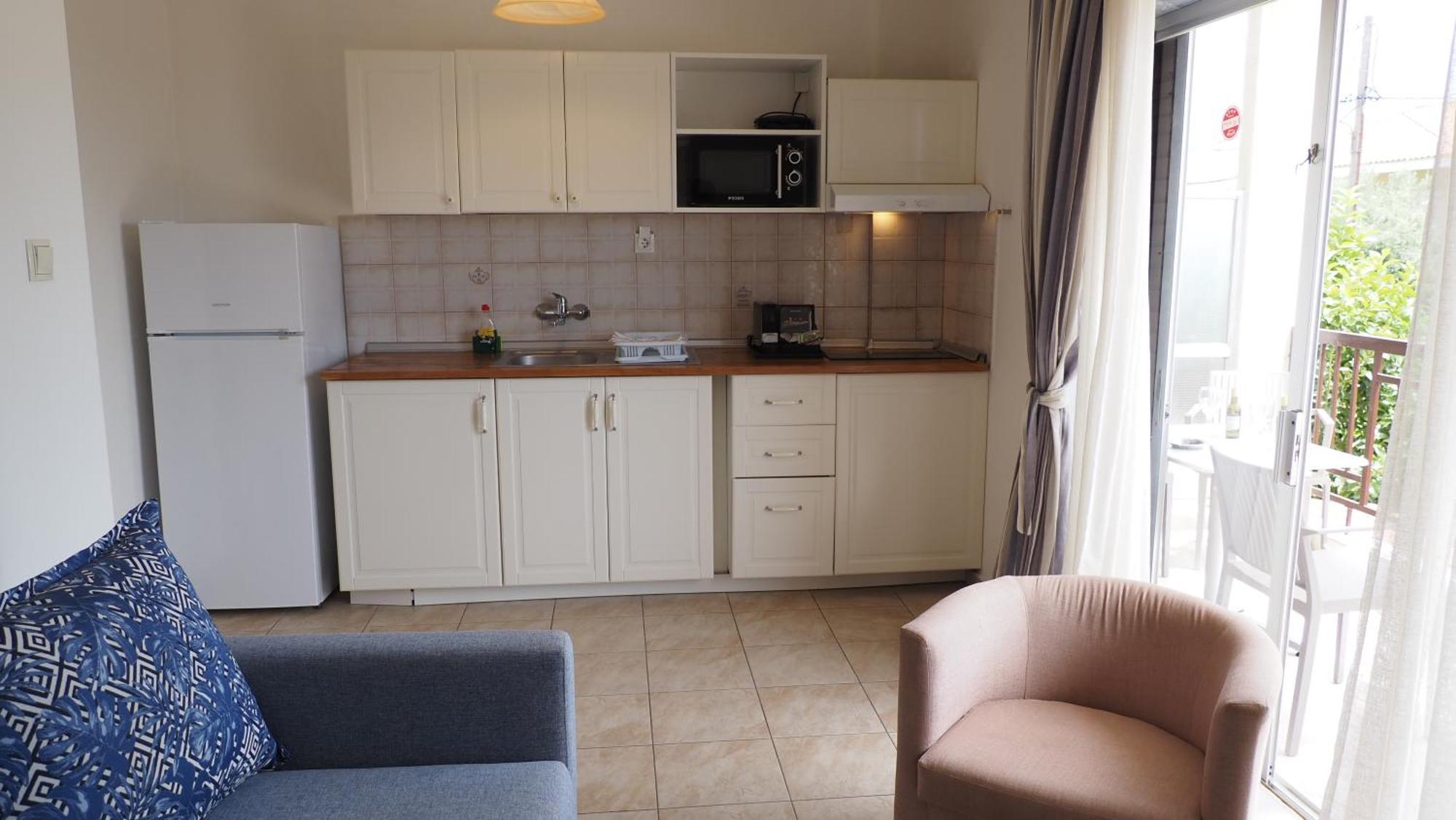 Leonidas Apartments And Suites Mola Kalyva Bagian luar foto