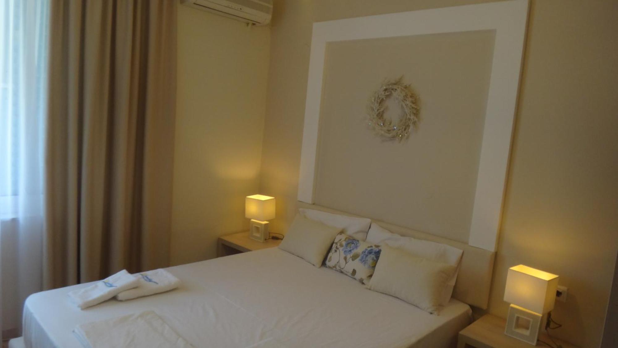 Leonidas Apartments And Suites Mola Kalyva Bagian luar foto