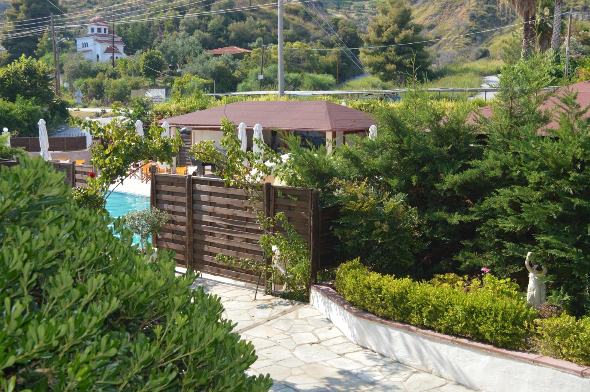Leonidas Apartments And Suites Mola Kalyva Bagian luar foto