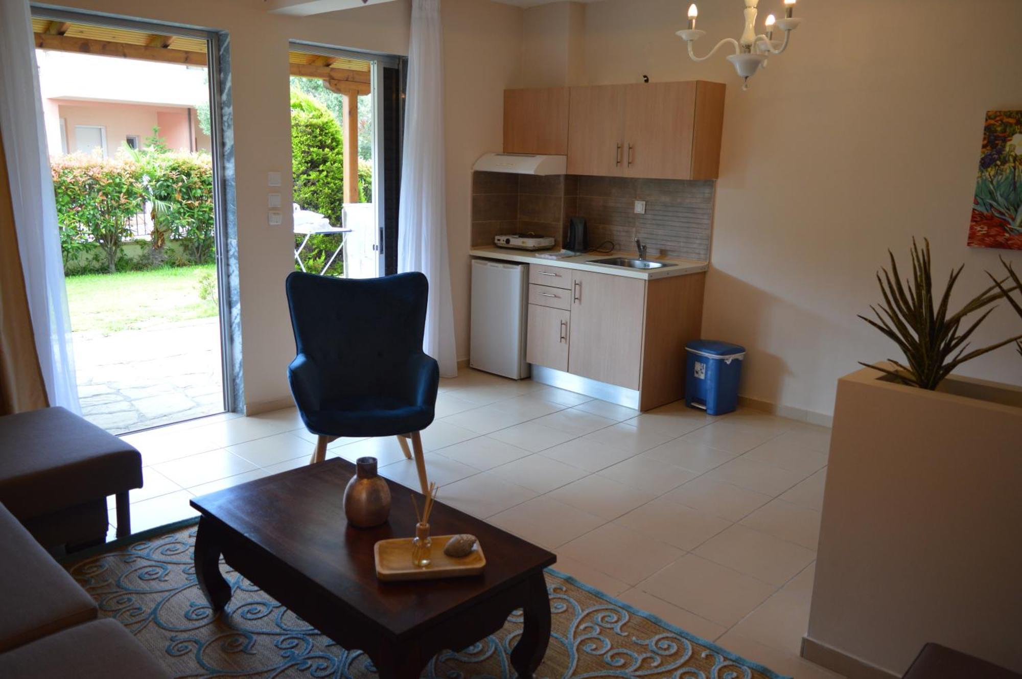 Leonidas Apartments And Suites Mola Kalyva Bagian luar foto