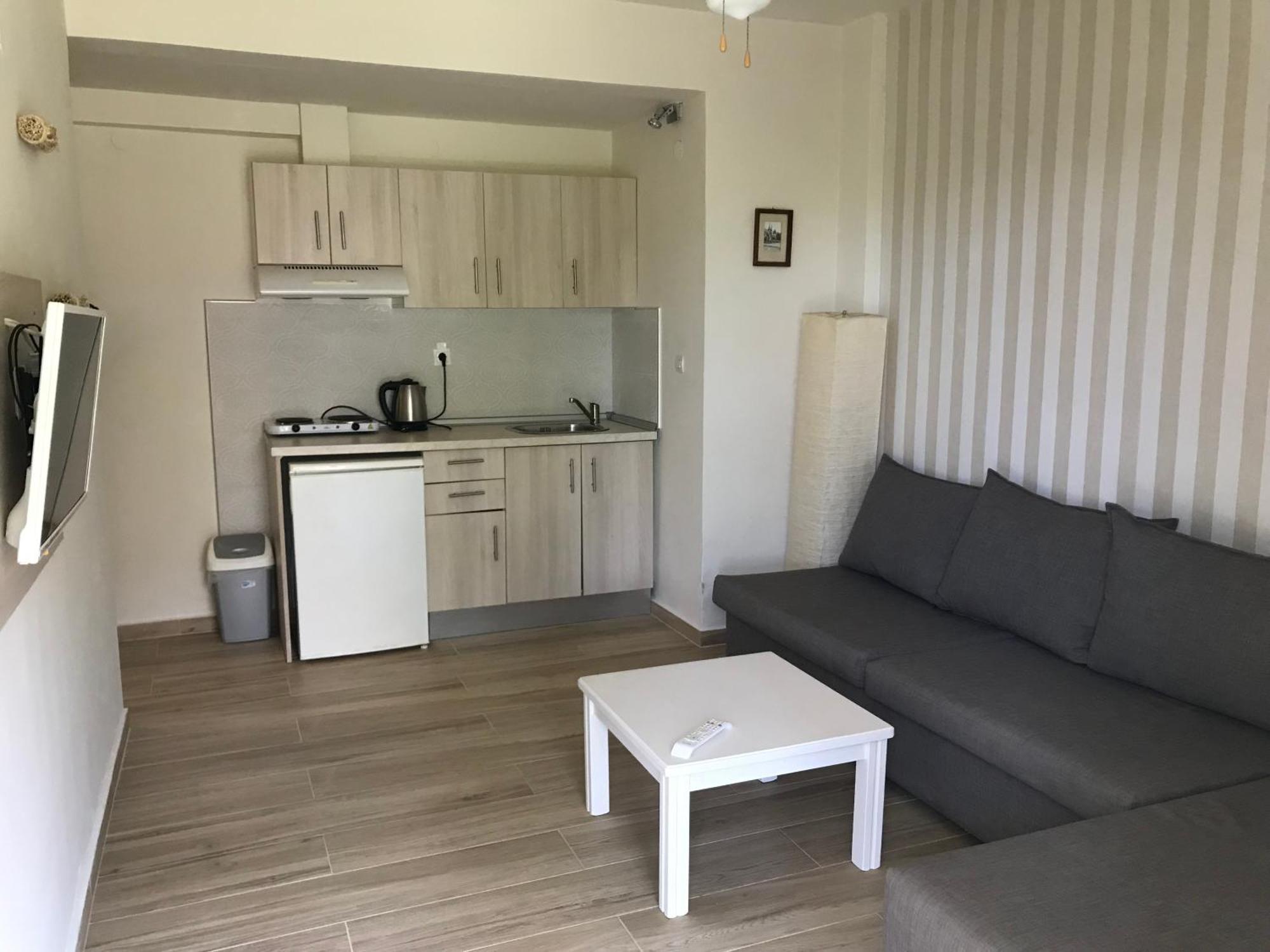Leonidas Apartments And Suites Mola Kalyva Bagian luar foto
