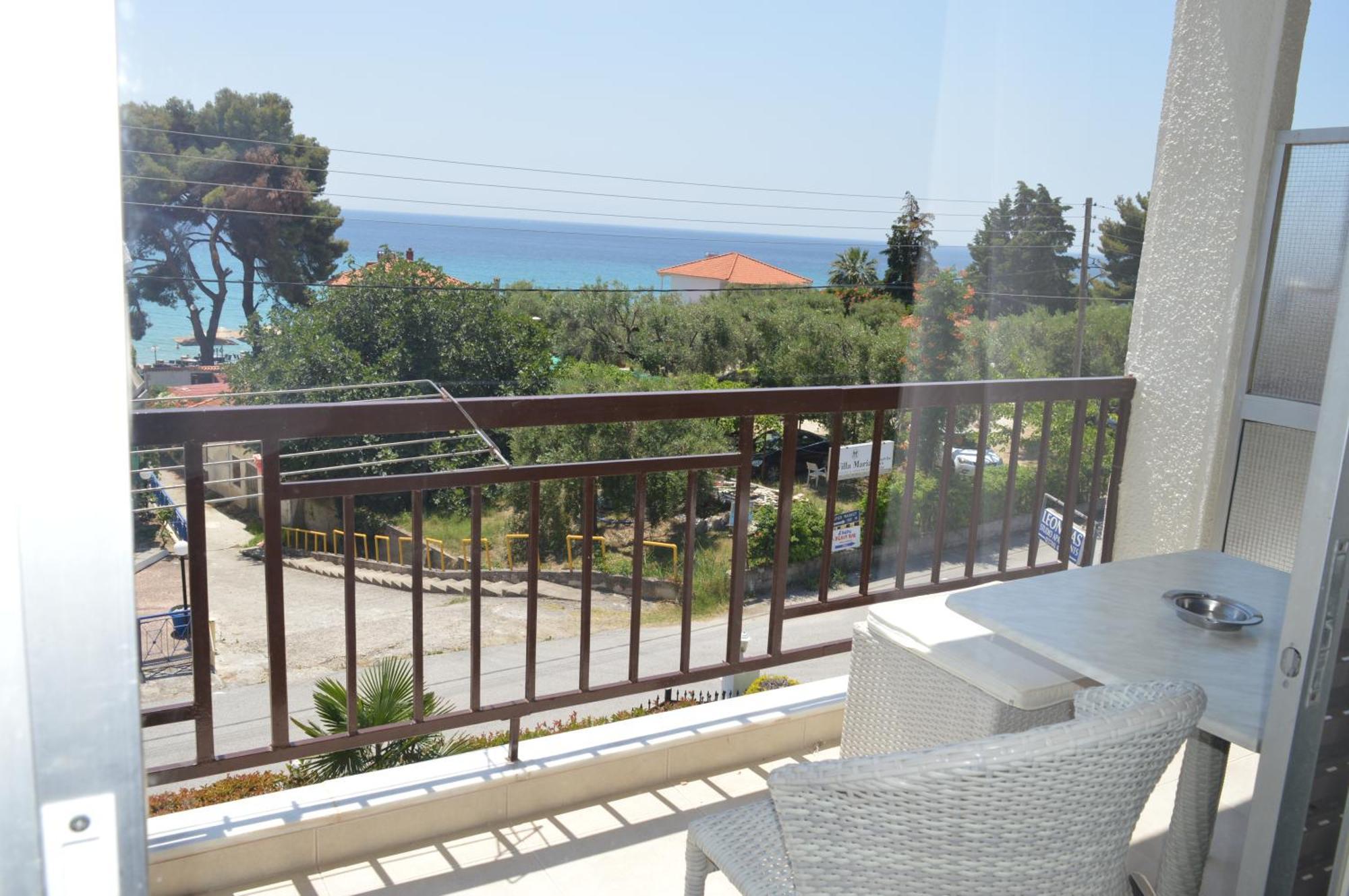 Leonidas Apartments And Suites Mola Kalyva Bagian luar foto