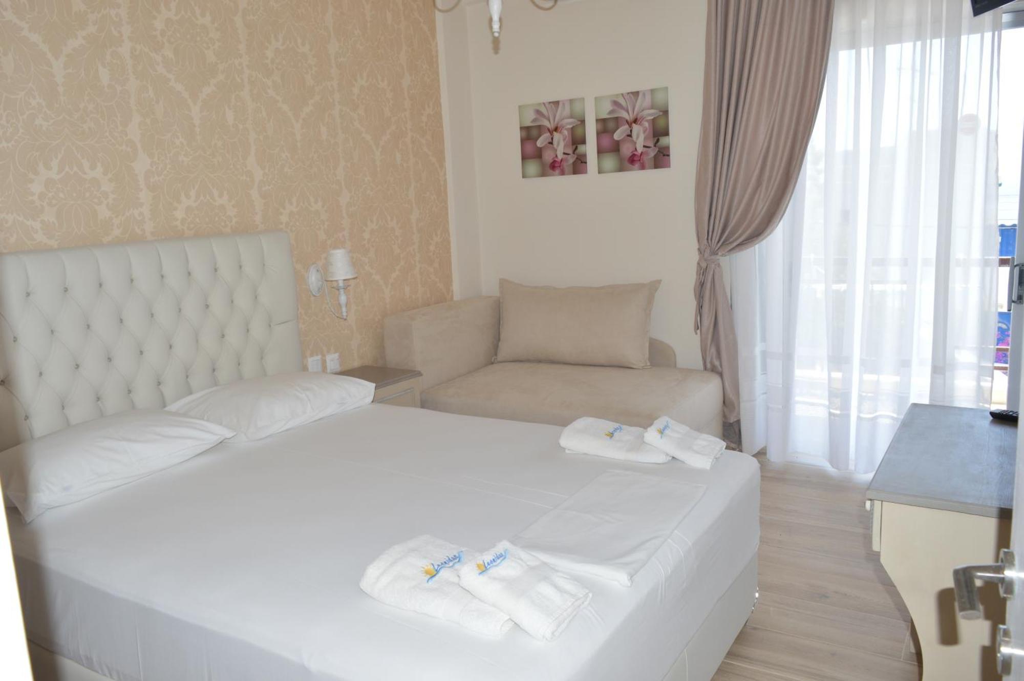 Leonidas Apartments And Suites Mola Kalyva Bagian luar foto