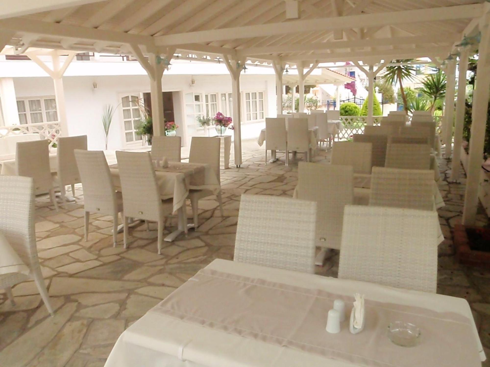 Leonidas Apartments And Suites Mola Kalyva Bagian luar foto