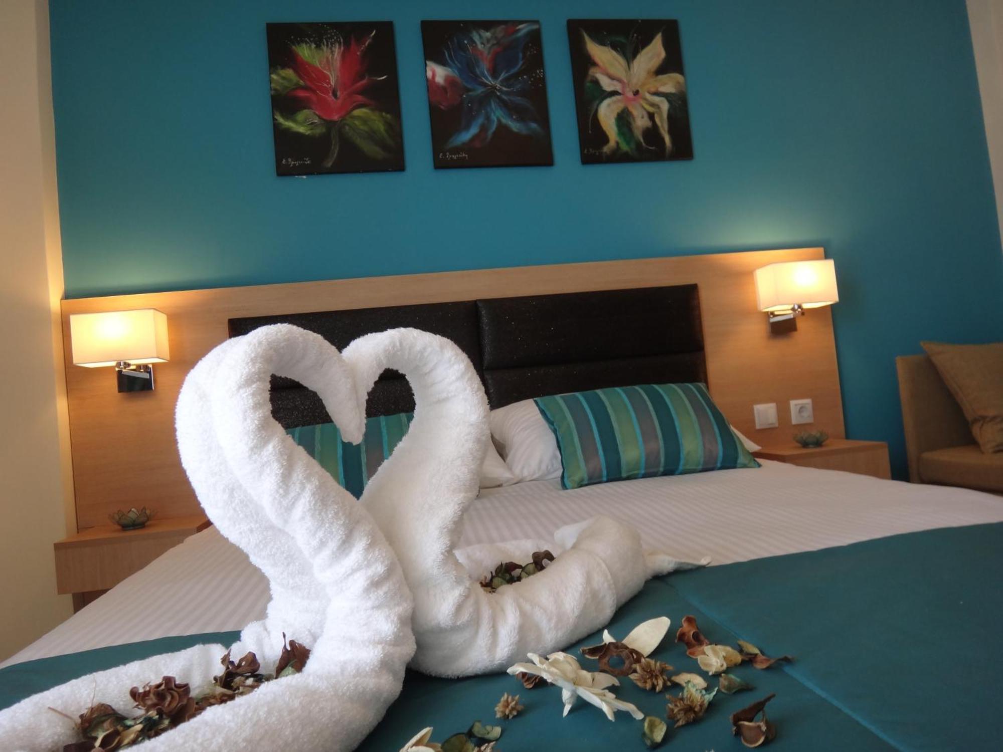 Leonidas Apartments And Suites Mola Kalyva Bagian luar foto